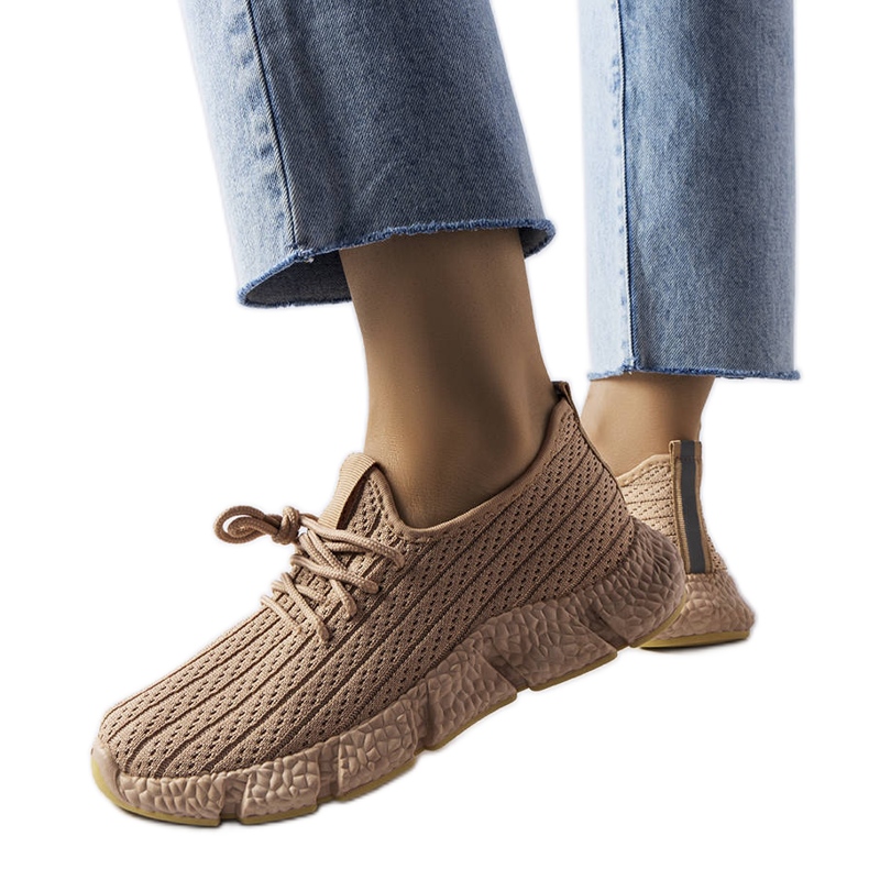 Inna Bézs színű sportcipő az Élodie-tól