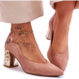 Velúr pumpák dekoratív sarokkal Maciejka 05042-15 rózsaszín