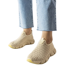 Világos bézs színű felbújós sportcipő az Obenortól