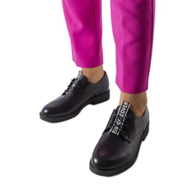 Fekete fűzős brogue Edmontonból