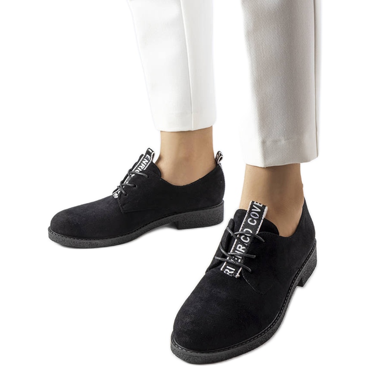 Fekete velúr cipő a Sunderland márkától