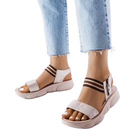 Bézs metál sportszandál a Parsip márkától Bézs metál sportszandál a Parsip márkától