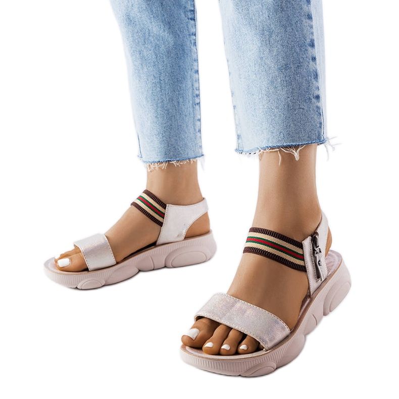 Bézs metál sportszandál a Parsip márkától