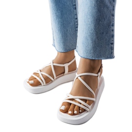 A márka fehér platformszandálja Brunelle