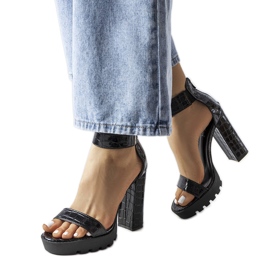 Fekete kígyómintás szandál a Knoxville-től