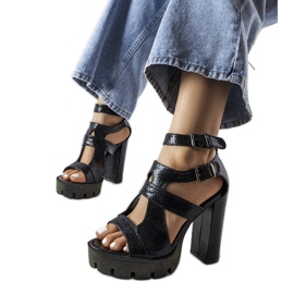 Fekete masszív blokk szandál az Enenortól Fekete masszív blokk szandál az Enenortól