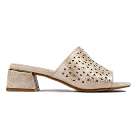 OpenWork Golden Flip flops egy alacsony fémes oszlopon aranysárga OpenWork Golden Flip flops egy alacsony fémes oszlopon aranysárga