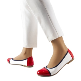 Piros-fehér balerinák a Salmons-tól Piros-fehér balerinák a Salmons-tól