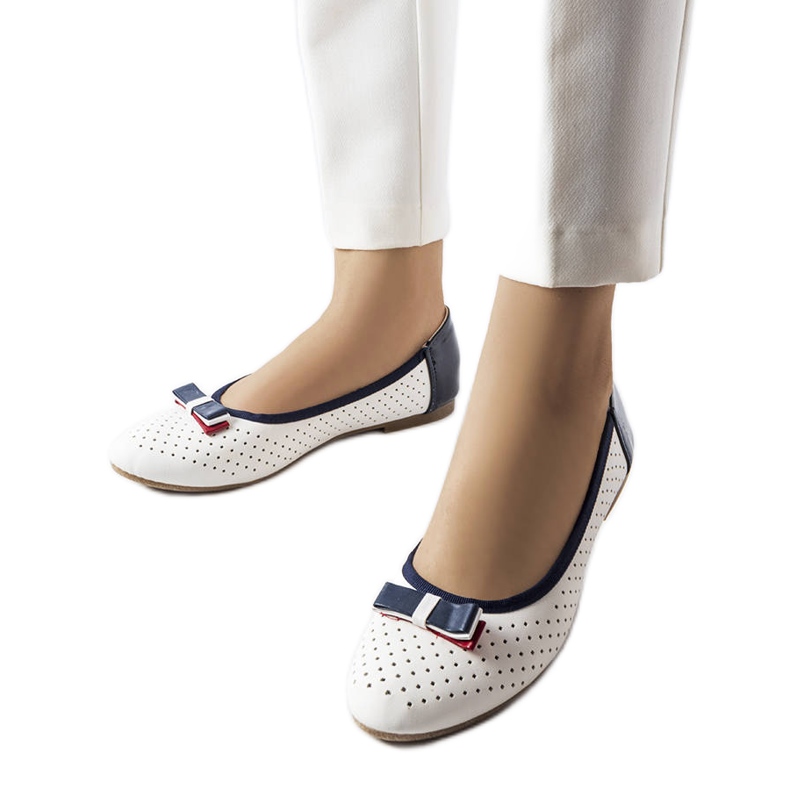 Fehér áttört balerinák Tisser masnival Fehér áttört balerinák Tisser masnival