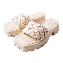 Bézs papucs traktortalppal a Lora-tól Bézs papucs traktortalppal a Lora-tól