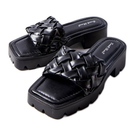 Fekete traktortalpú papucs a Lora-tól Fekete traktortalpú papucs a Lora-tól