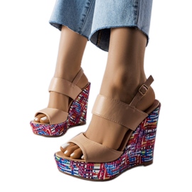 Bézs színű díszítésű ékszandál a Westtide márkától