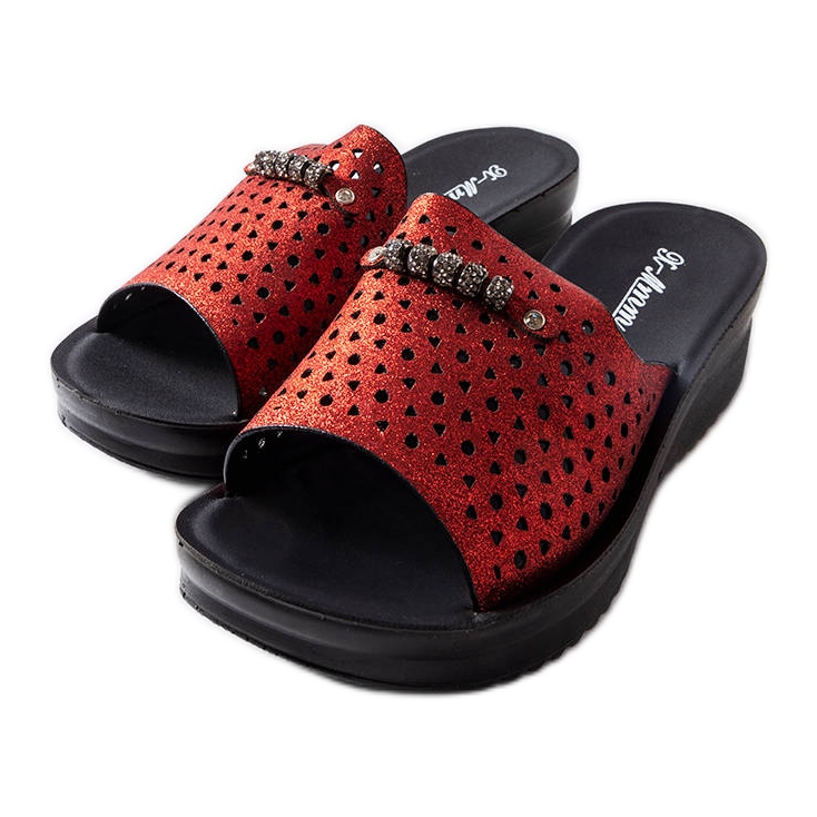 Inna Piros fényes ékszandál a Liisa márkától fekete