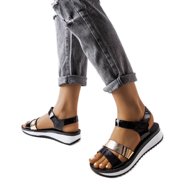 Inna Mila fekete lakkszandál