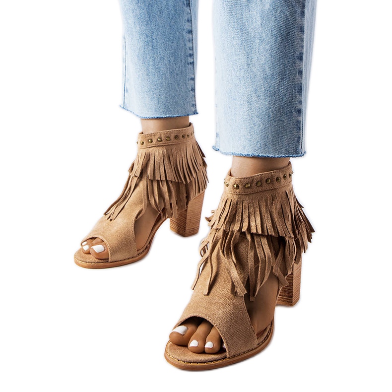 Áttört csizma az M263-as oszlopon bézs