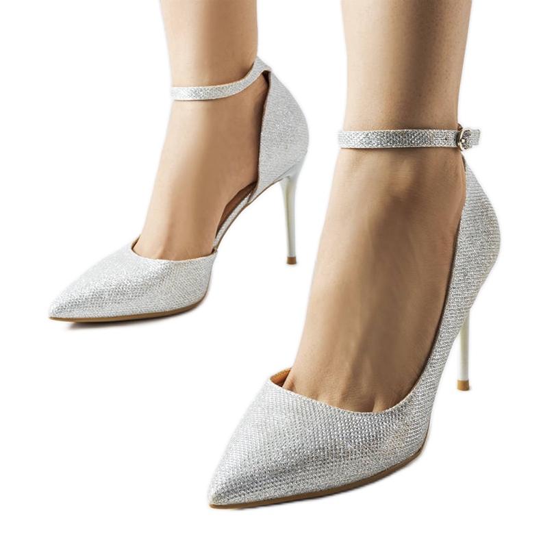 Inna Nikolina ezüst brokát sarkú cipő