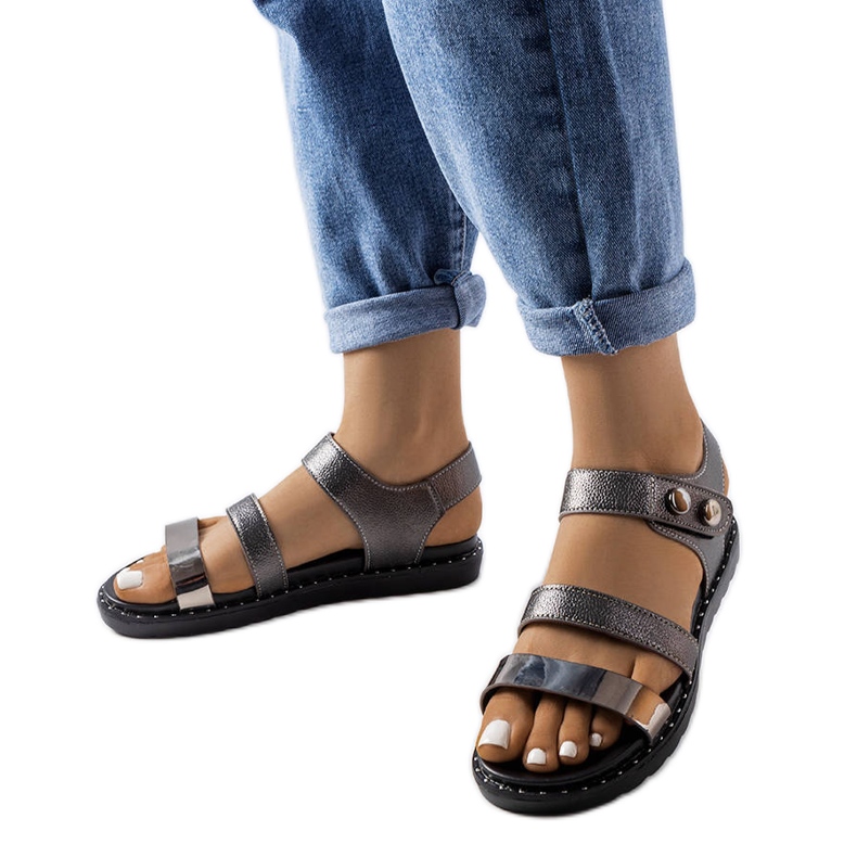 Szürke metál szandál a Lanham márkától