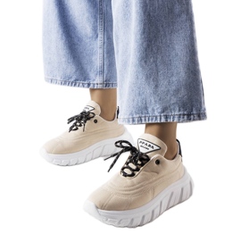 Az Aisys bézs színű tornacipői