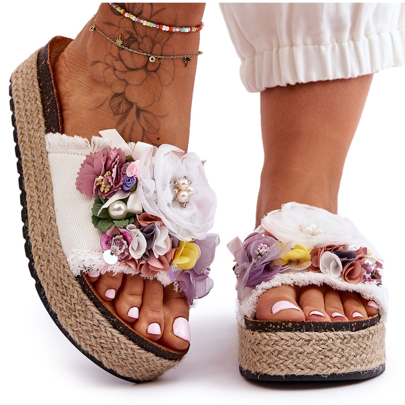 Anyaga Papucs virágokkal Fehér Nessa