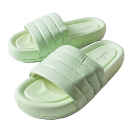 Inna Dorene foltvarrással díszített zöld papucs