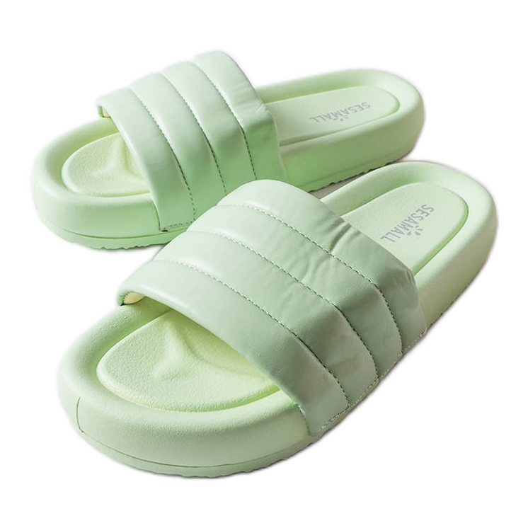 Inna Dorene foltvarrással díszített zöld papucs