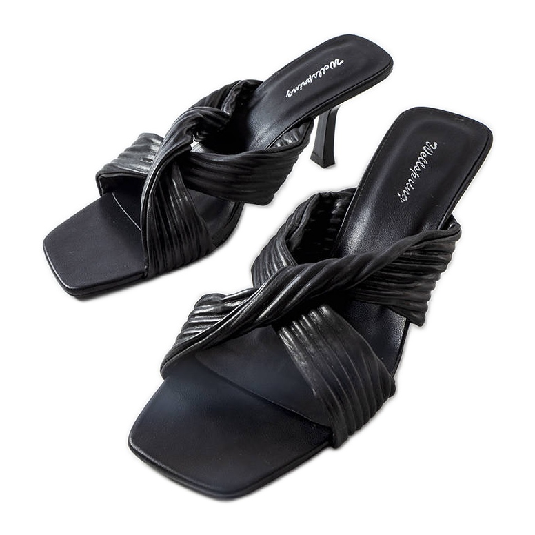 Inna Fekete sarkú szandál a Seiler márkától