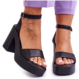 FS1 Divatos szandálok masszív fekete karminesarkúkon