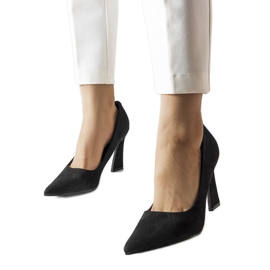 Inna Fekete sarkú pumpák a Lindától