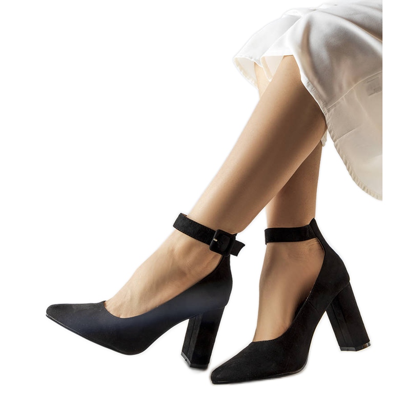 Inna Fekete sarkú pumpák az Achentől