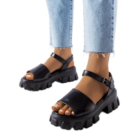 Vinceza Fekete szandál masszív Vincez talpon