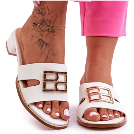 Elegáns női papucs fehér Atlantis díszítéssel