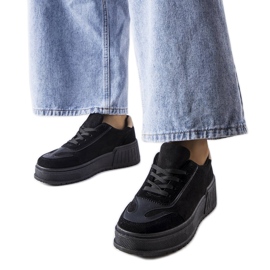 Fekete platform tornacipő a Fabienne márkától