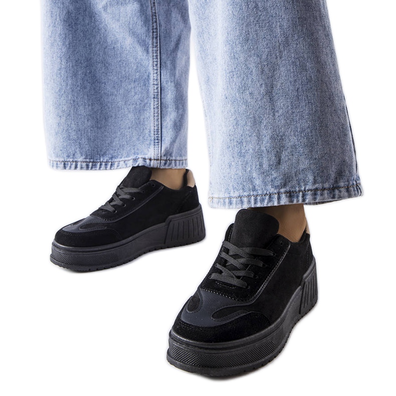 Fekete platform tornacipő a Fabienne márkától