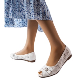 Fehér áttört balerinák strasszokkal a Creek-től Fehér áttört balerinák strasszokkal a Creek-től