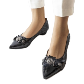 Fekete alacsony sarkú pumpák a Siciliano cégtől