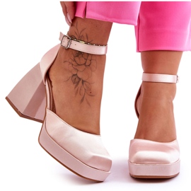 Divatos pumpák masszív sarkú bézs Sandia