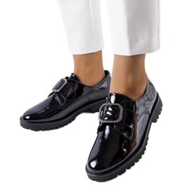 Fekete lakkozott cipő Jarisile csattal