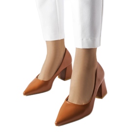 Fanchon barna magassarkú pumpák