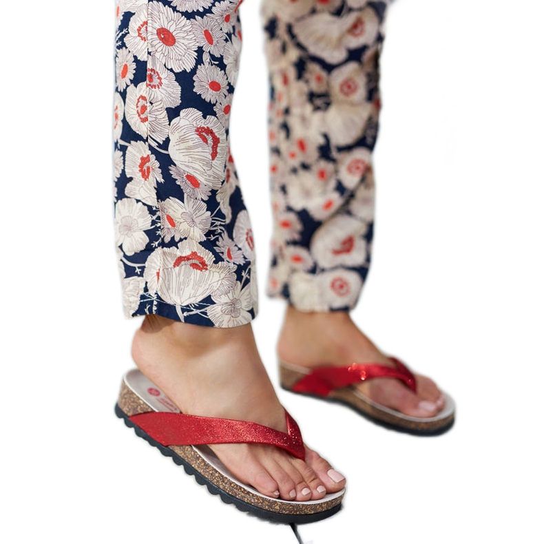 Piros brokát ékszandál az Isidoro márkától