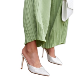 Arany csúszdák egy tűn Ortensio cirkóniákkal aranysárga