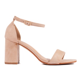 Klasszikus női szandál bézs Shelovet oszlopon