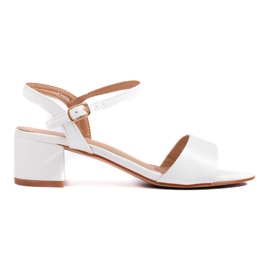 Női fehér szandál a Shelovet poszton