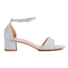 Elegáns ezüst csillogó alacsony sarkú szandál a Shelovet márkától