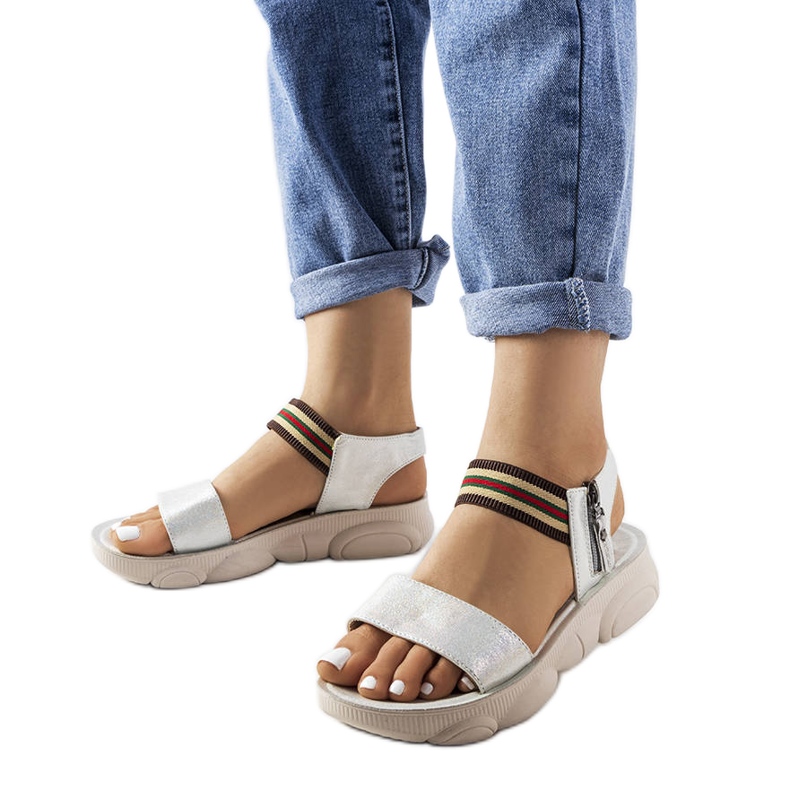 Ezüst metál sportszandál a Parsip márkától Ezüst metál sportszandál a Parsip márkától