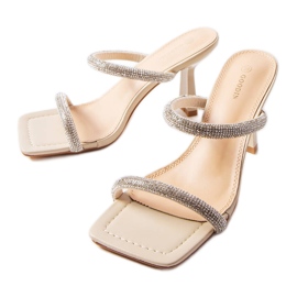 Evelina bézs sarkú szandál Evelina bézs sarkú szandál