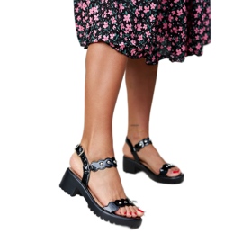 Fekete szandál a Donizetti márkától