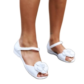 Fehér balerina virággal Fehér balerina virággal