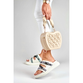 Stílusos fehér papucs a La.Fi-től Stílusos fehér papucs a La.Fi-től