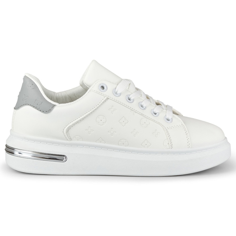 Fehér sportcipő díszítéssel