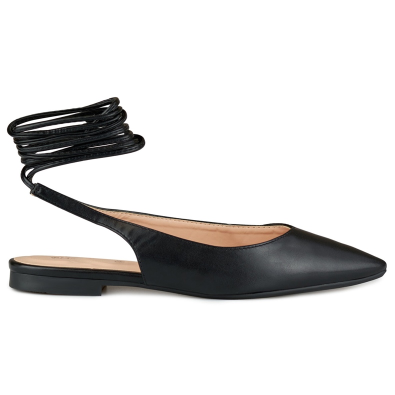 Fekete nyakkendős balerinák